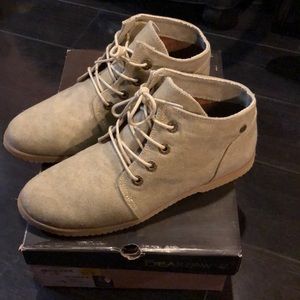 Bearpaw Linen Boot